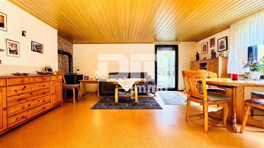 (R)eserviert!Altengerechtes teilsaniertes Einfamilienhaus auf einer Ebene - EG Wohn / Esszimmer / Zugang Terrasse + Kamin